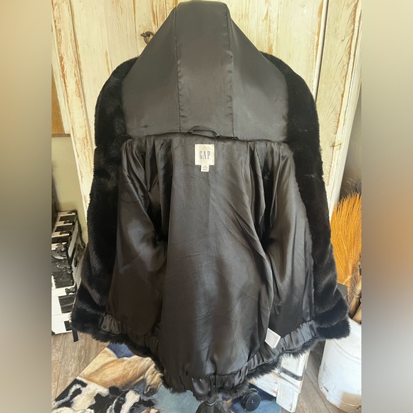 GAP faux fur soft hooded jacket - Picture 4 of 4